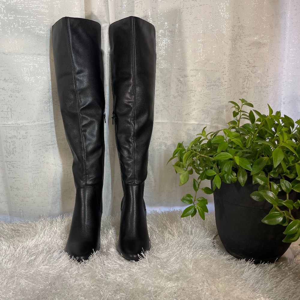 Ladies Knee High Boots Size 6 1/2 M